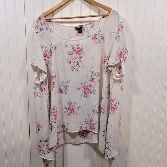 Torrid floral short sleeve sharkbite sheer blouse - Picture 1 of 5